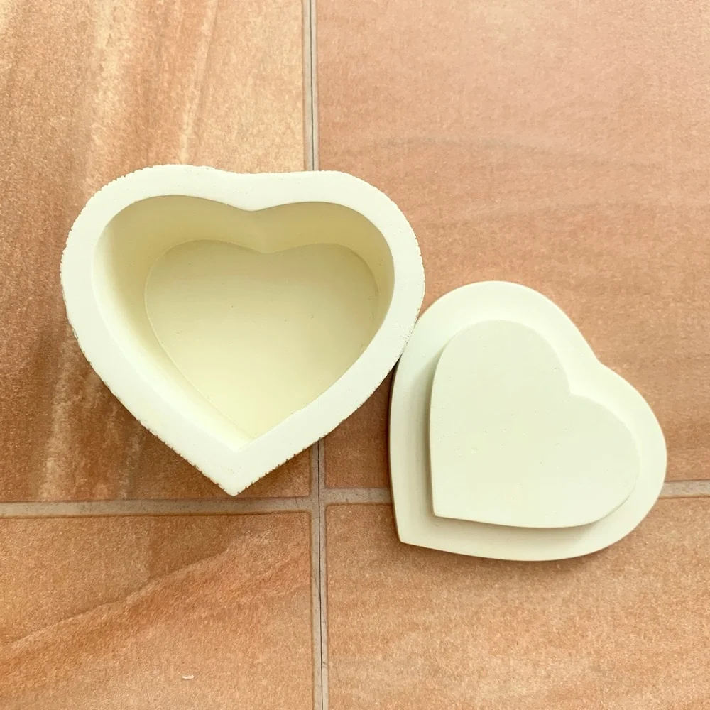 White & Green Heart-Shaped Mini Floral Decorative Design Jewelry Trinket Box